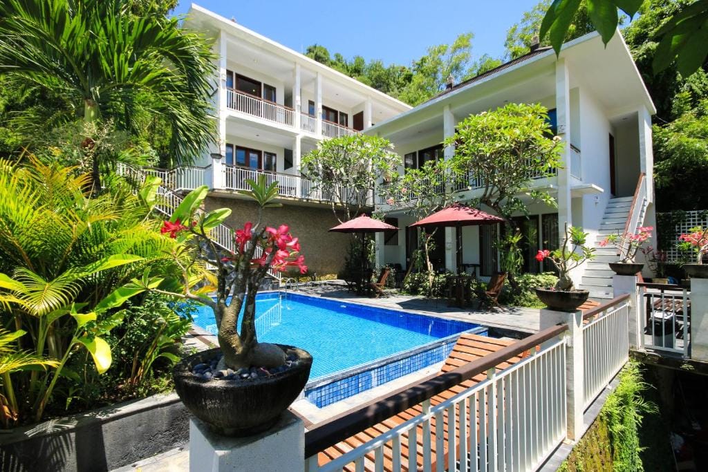 Dewi Villa Padangbai Hotel — 4