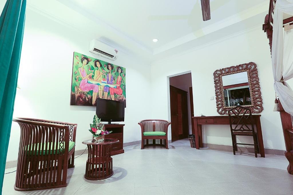 Aquarius Beach Hotel — 4