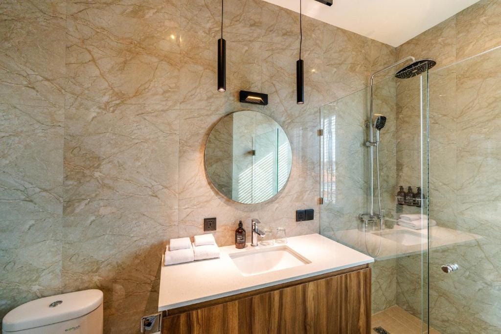 Avanya Luxury Apartments by Pertama Stay — 2