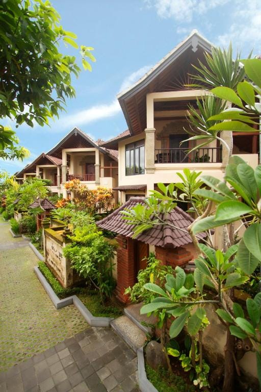 Bali Ayu Hotel & Villas 10 Minutes Walking Distance to the Beach — 4