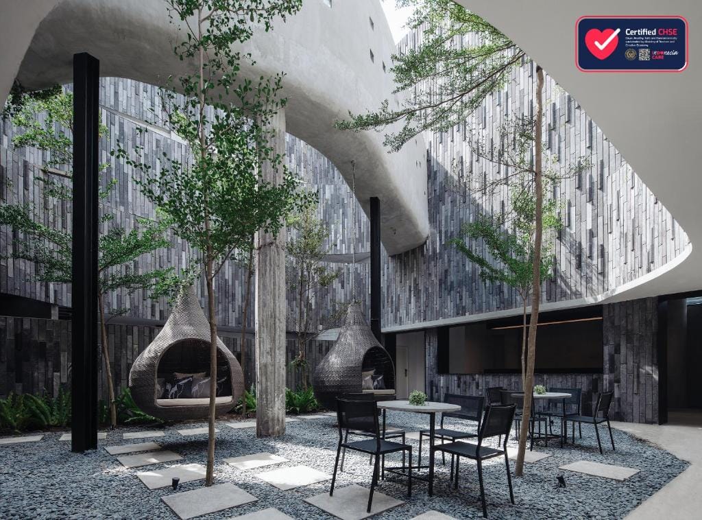 Lloyd's Inn Bali — 1