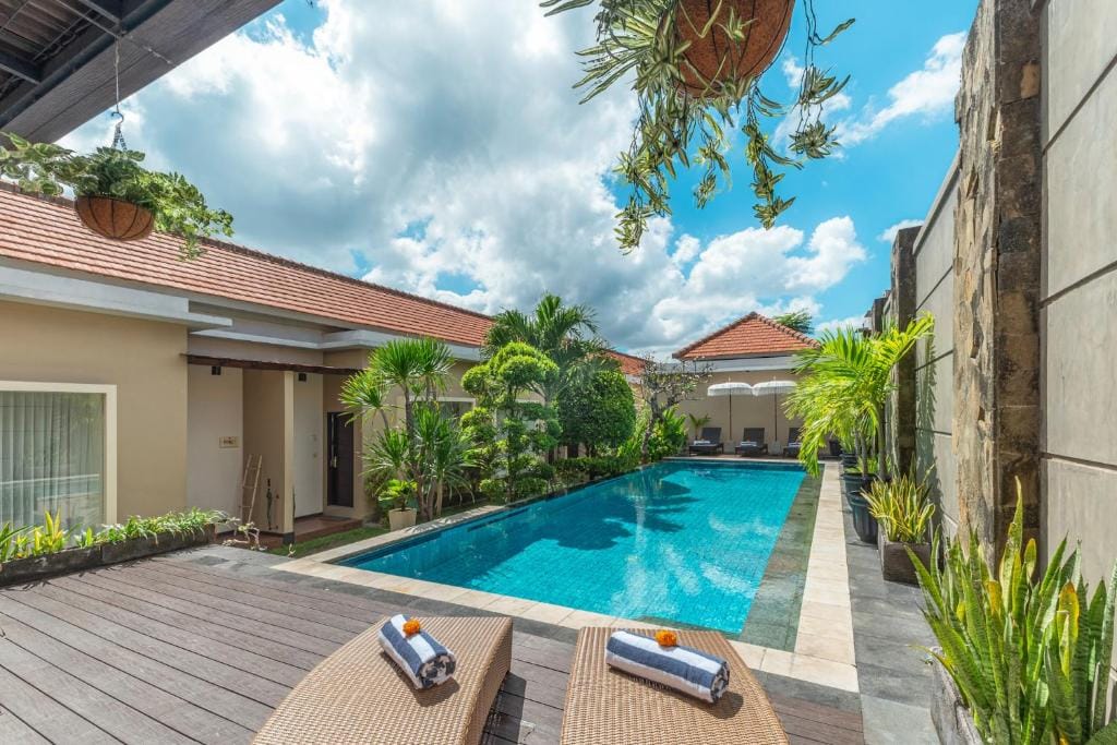 Svarna Suites Seminyak — 4