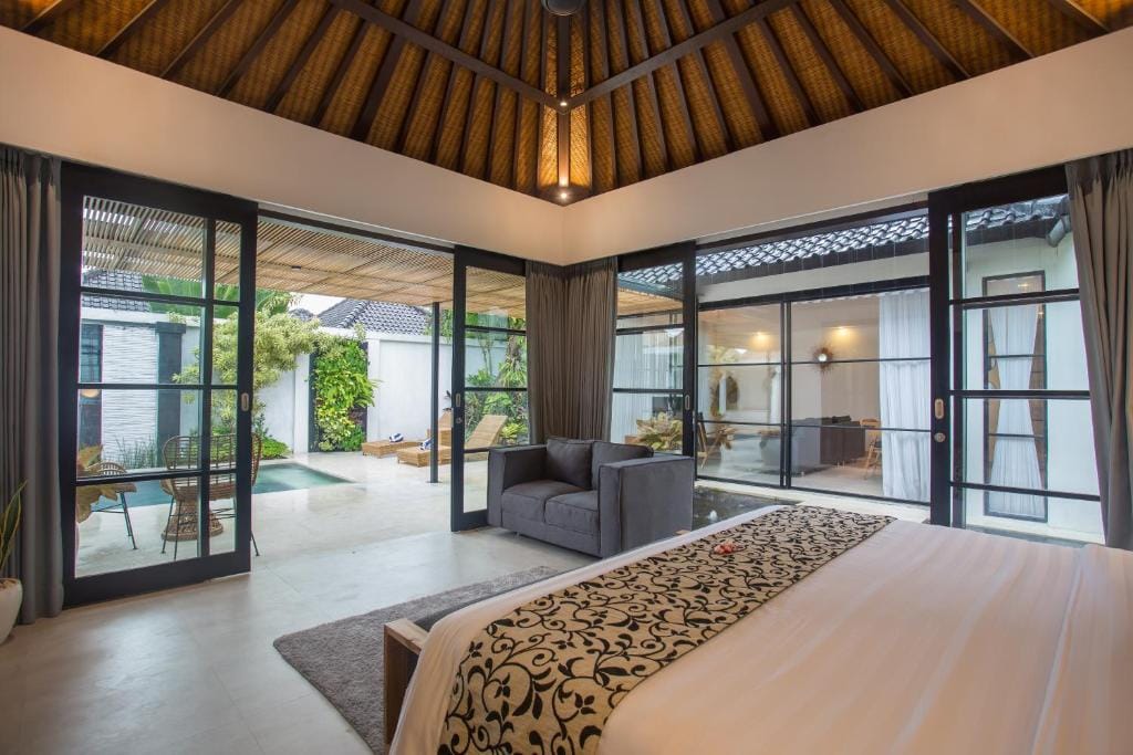 The Kon's Villa Bali Seminyak — 2