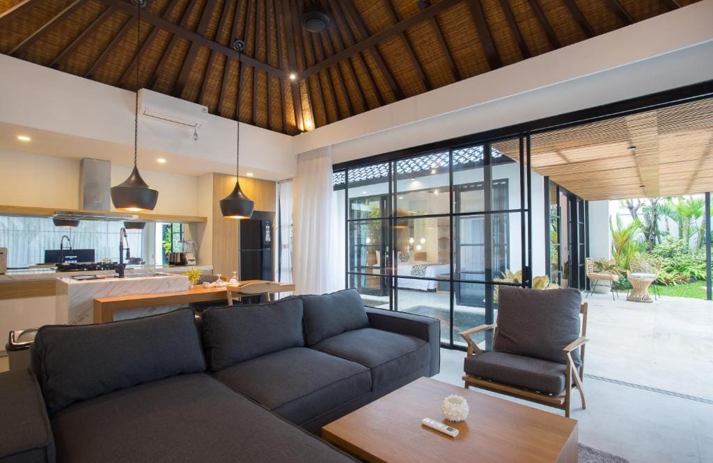 The Kon's Villa Bali Seminyak — 5