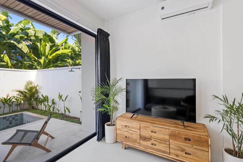 White Residence - Art & Boutique Villas — 3
