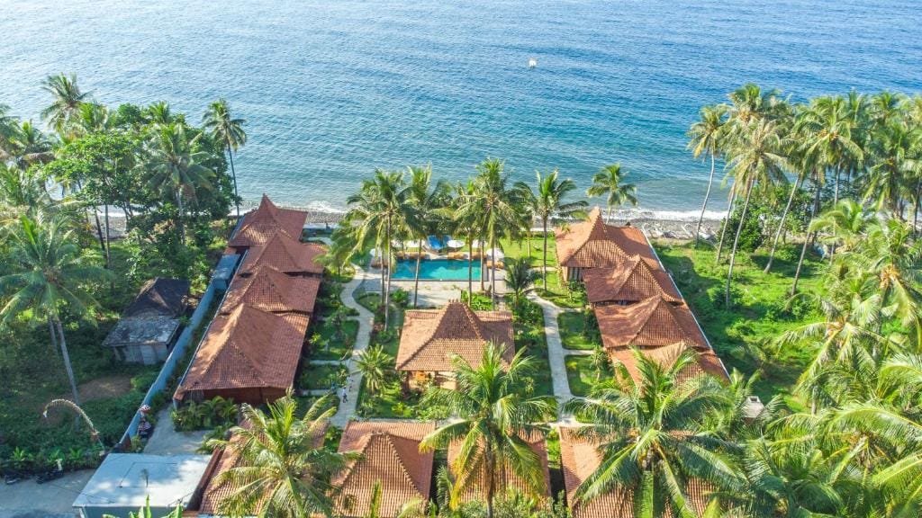 Dani Beach Villa - Beachfront Villas in Tejakula — 2