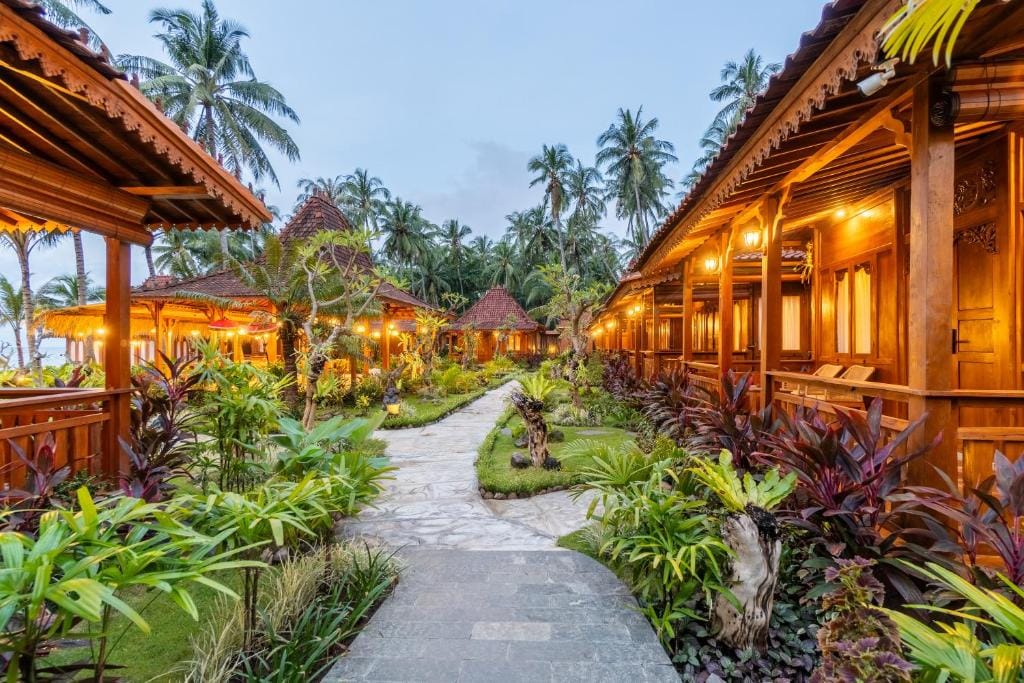Dani Beach Villa - Beachfront Villas in Tejakula — 5