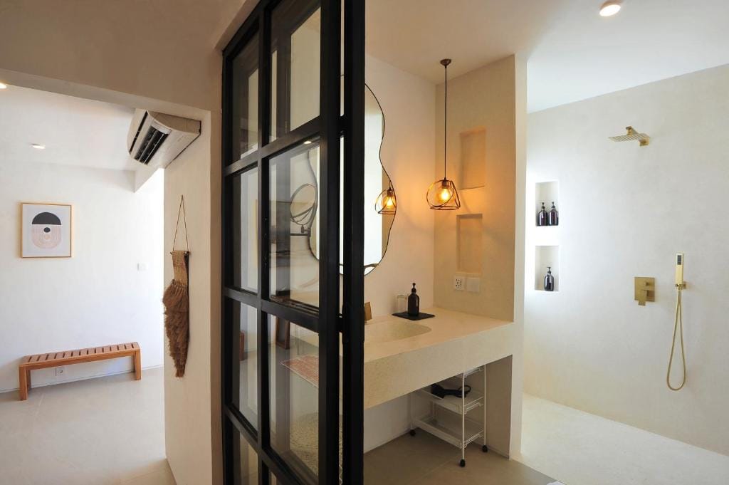 Amara Uluwatu — 3
