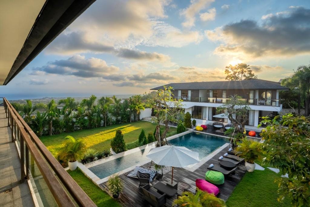Mahameru Uluwatu — 1