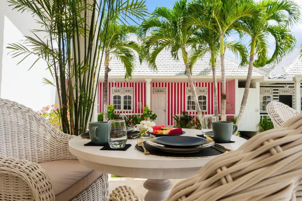 Ria Uluwatu, Tropical Chic Hotel — 1