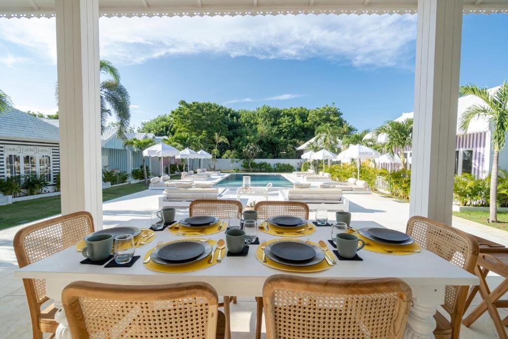 Ria Uluwatu, Tropical Chic Hotel — 2