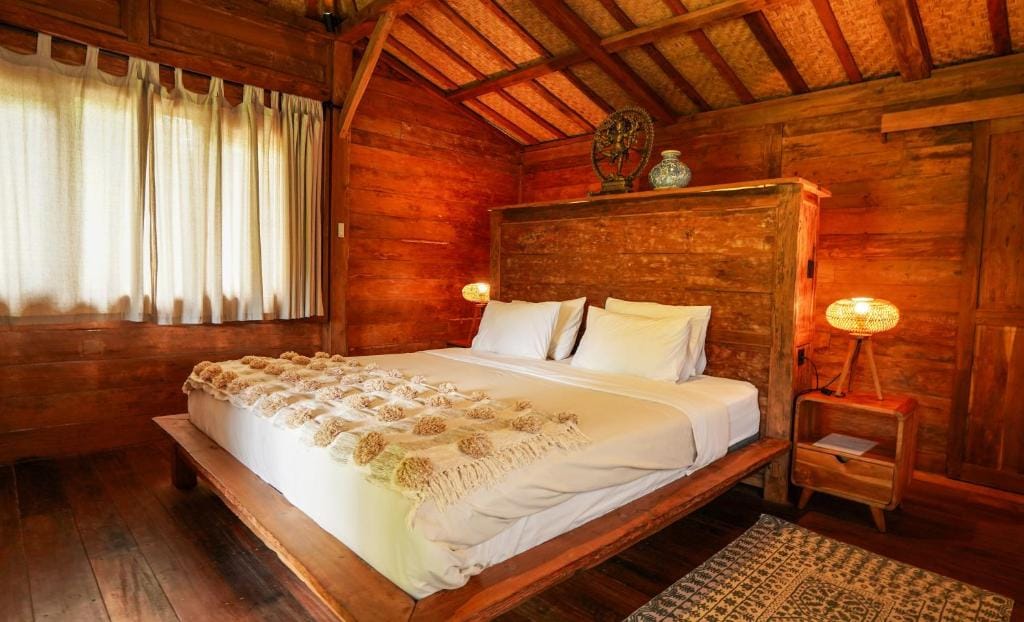 Rumah Bambu Gladek Tiga — 1