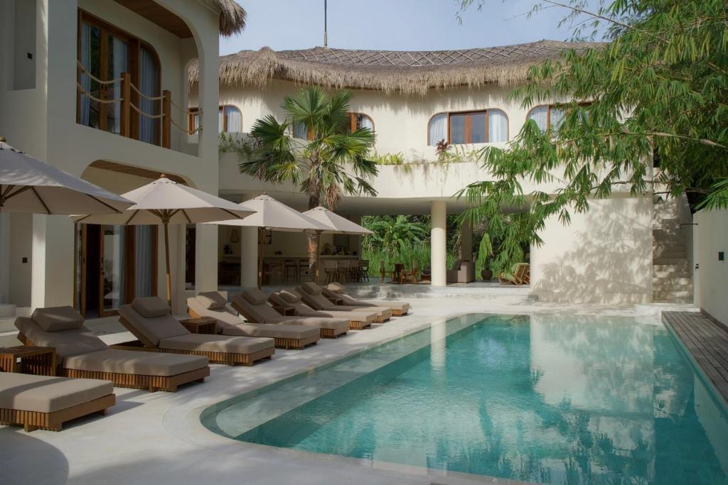 Sola Uluwatu — 1