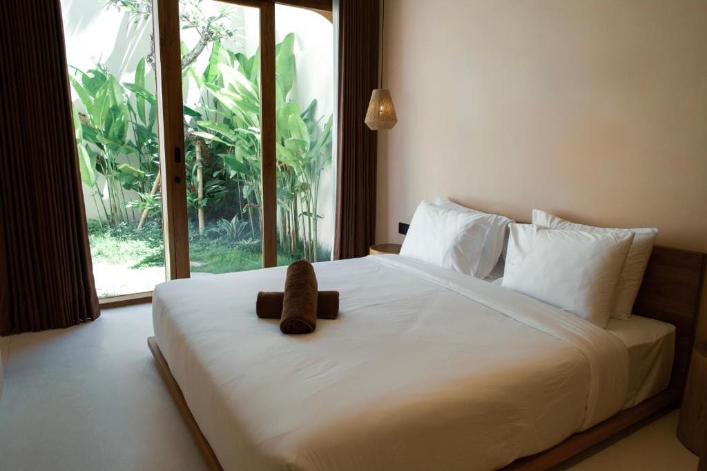 Sola Uluwatu — 2