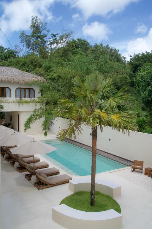 Sola Uluwatu — 4