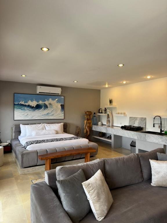 Uluwatu Stay's Deluxe Suite #5 — 5