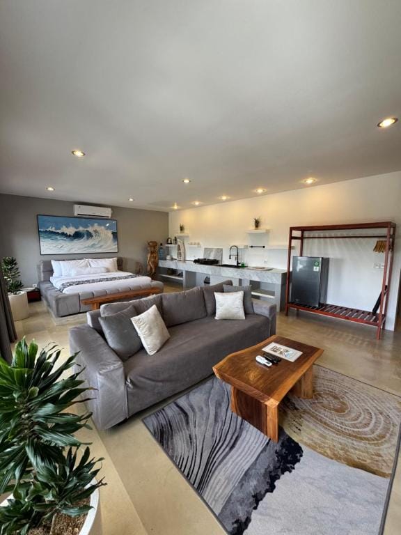 Uluwatu Stay's Deluxe Suite #9 — 1