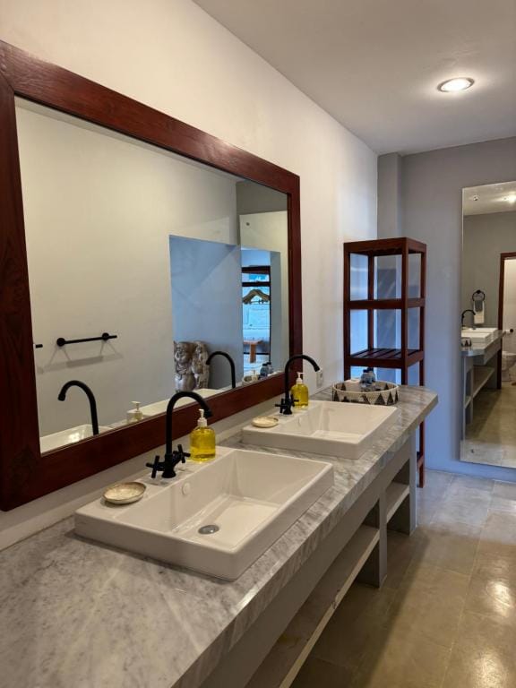 Uluwatu Stay's Deluxe Suite #9 — 3