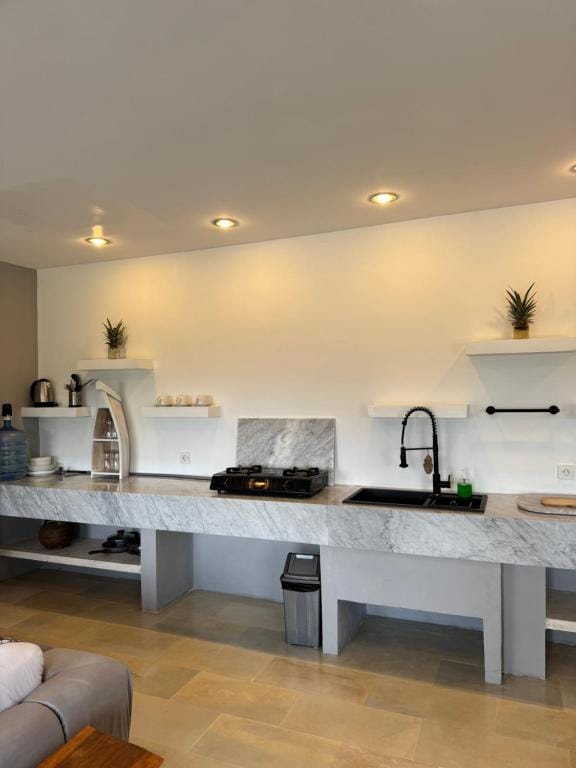 Uluwatu Stay's Deluxe Suite #9 — 5